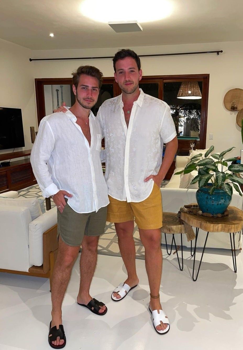 Hermes Sandals en 2025: Outfit Elegantes para Hombres